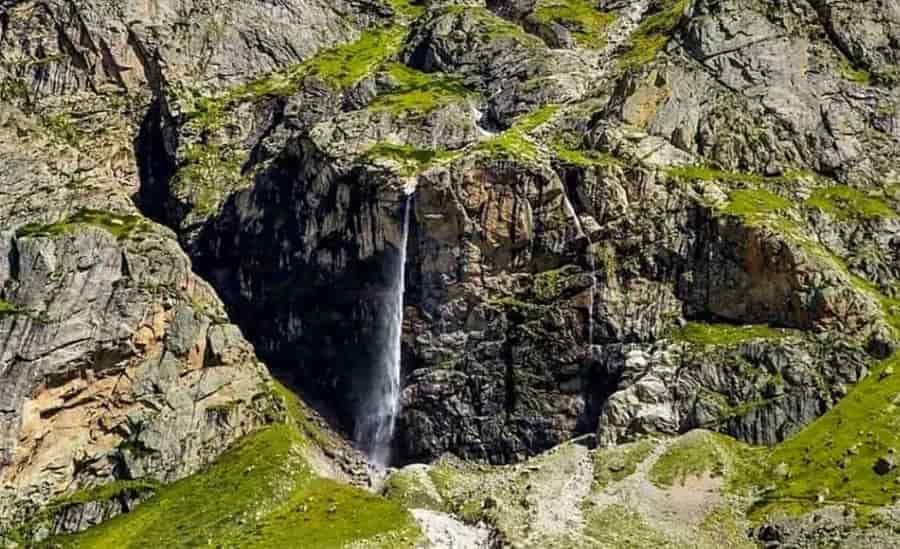 Vasudhara Falls